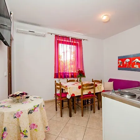 Apartment Ana *