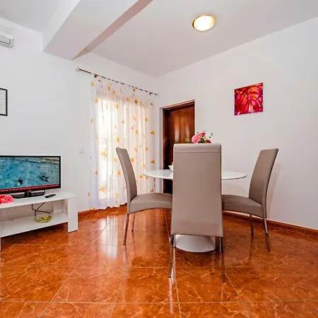Apartment Ana *