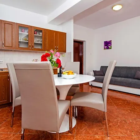 Ana Apartment *