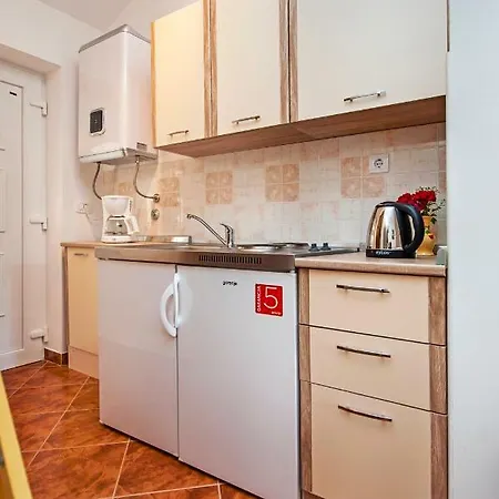 Ana Apartment *
