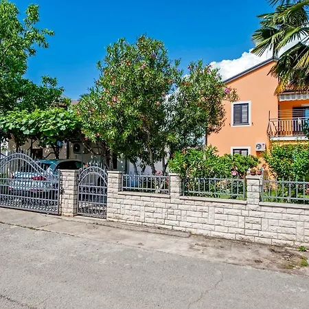 Apartment Ana *