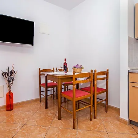 Ana Apartment *